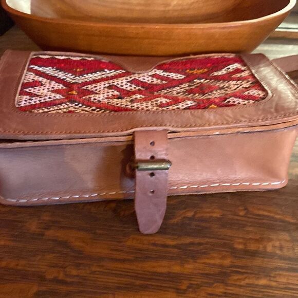 Leather brown bag w/ red and cream and black crochet on the front, shoulder bag - Picture 2 of 12